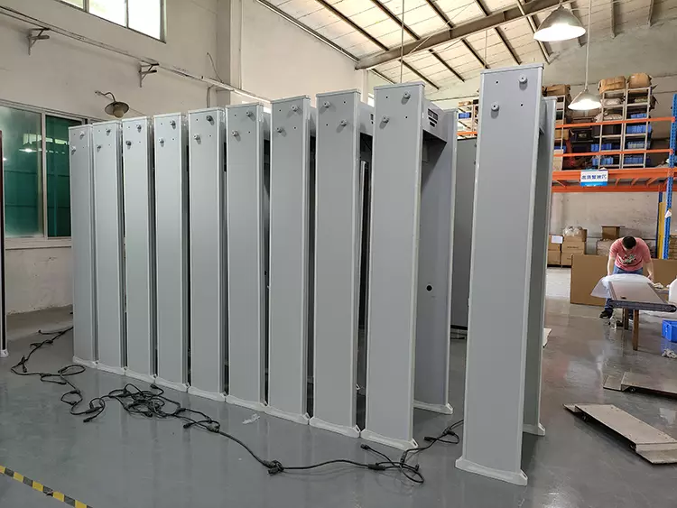 Factory price Intellint Walk through Metal Detector Door Security Gate with  7-Inch LCD ScreenType
